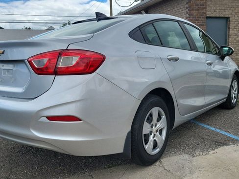 Used 2018 Chevrolet Cruze LS FWD image 10