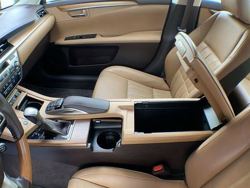 Used 2016 Lexus ES 350 w/ Luxury Package w/Wood Trim FWD image 13
