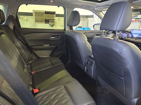 Used 2024 Nissan Rogue Platinum w/ Platinum Premium Package FWD image 12