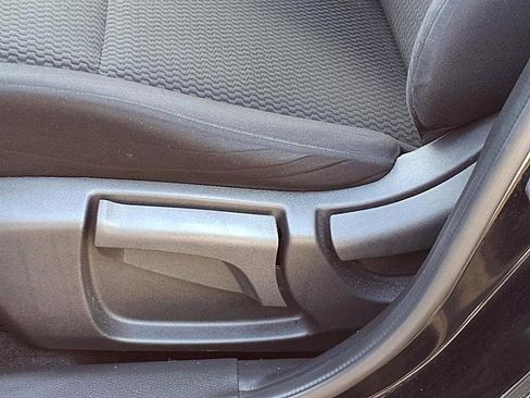 Used 2020 Nissan Rogue Sport S image 21