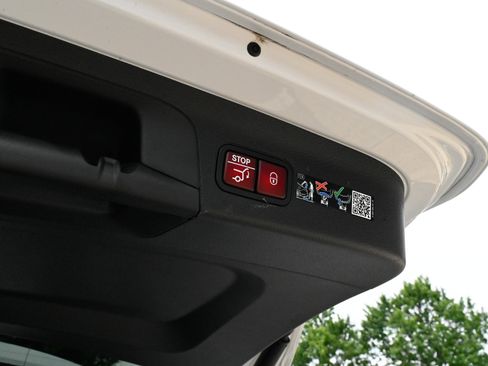 Used 2025 Mercedes-Benz GLS 580 4MATIC image 47