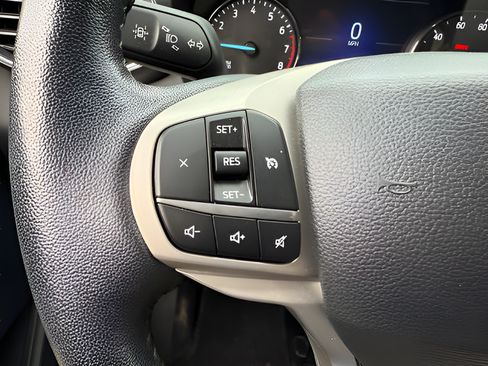 Used 2022 Ford Explorer XLT w/ Equipment Group 202A AWD/4WD image 18