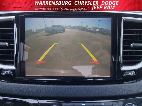 Used 2023 Chrysler Pacifica Touring-L FWD image 22