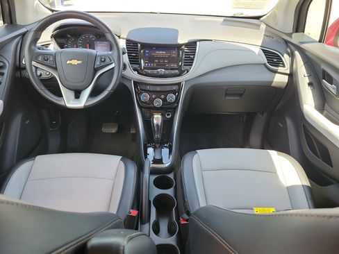 Used 2020 Chevrolet Trax Premier FWD image 12