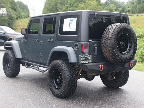 Used 2016 Jeep Wrangler Unlimited Rubicon w/ Connectivity Group AWD/4WD image 5
