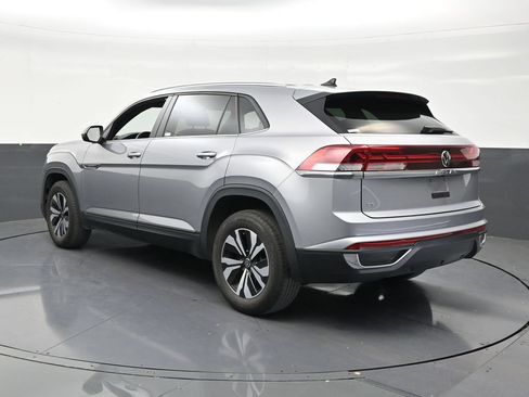 Used 2024 Volkswagen Atlas Cross Sport SE FWD image 3