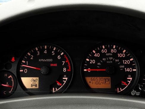 Used 2011 Nissan Xterra X AWD/4WD image 35