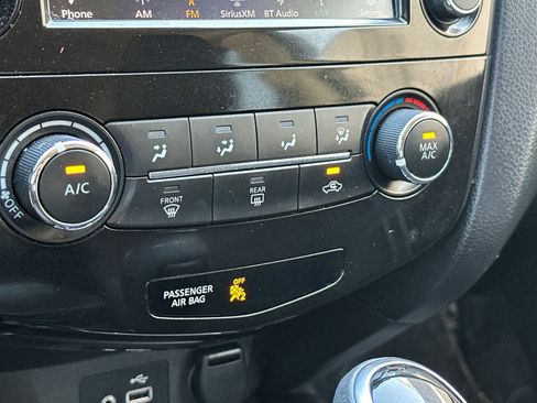 Used 2019 Nissan Rogue Sport S image 19