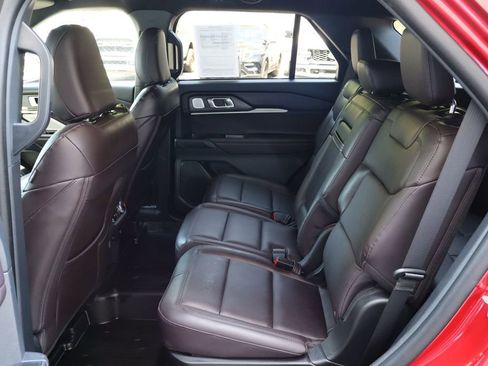 Used 2026 Ford Explorer Platinum AWD/4WD image 12