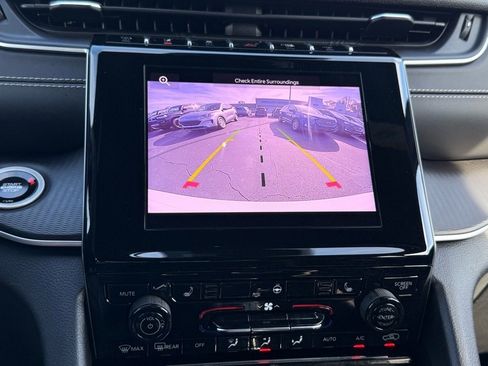 Used 2025 Jeep Grand Cherokee Altitude image 25