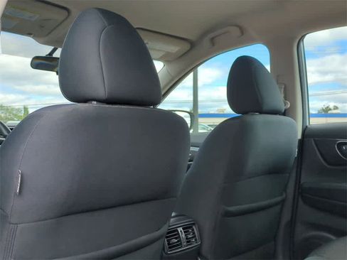 Used 2017 Nissan Rogue S image 16