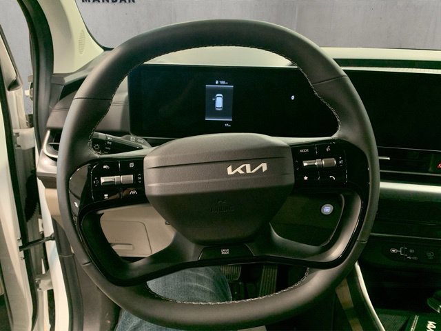 New 2027 Kia Carnival FWD image 7