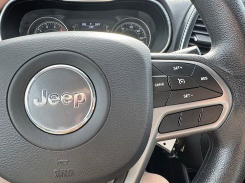 Used 2019 Jeep Cherokee Latitude w/ Popular Appearance Group image 28