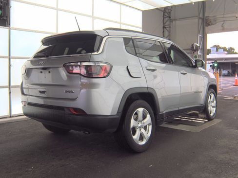 Used 2019 Jeep Compass Latitude w/ Popular Equipment Group FWD image 6