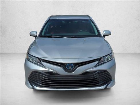 Used 2019 Toyota Camry LE FWD image 2