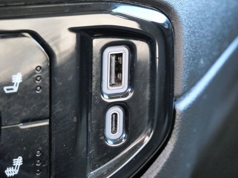 Used 2024 GMC Sierra 1500 Elevation image 28