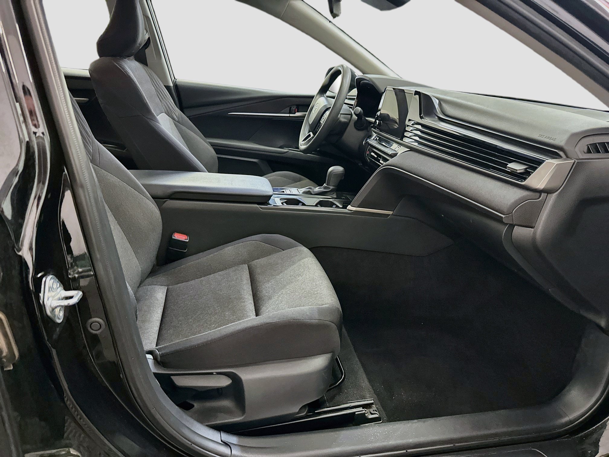 Used 2025 Toyota Camry LE FWD image 32