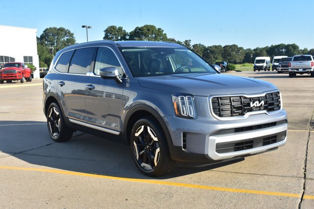 Used 2025 Kia Telluride S FWD image 3