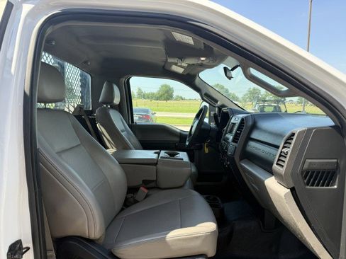 Used 2017 Ford F550 2WD Regular Cab Super Duty image 9