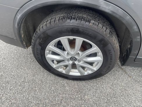 Used 2018 Nissan Rogue SV AWD/4WD image 34
