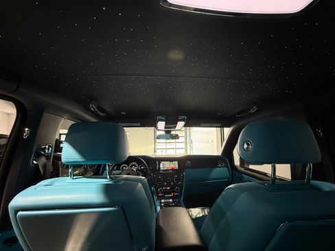 Used 2023 Rolls-Royce Cullinan w/ Cullinan Package image 87