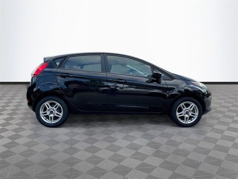 Used 2018 Ford Fiesta SE image 5