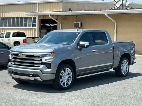 Used 2025 Chevrolet Silverado 1500 High Country w/ High Country Premium Package AWD/4WD image 2