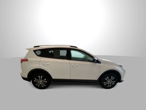 Used 2018 Toyota RAV4 LE image 9