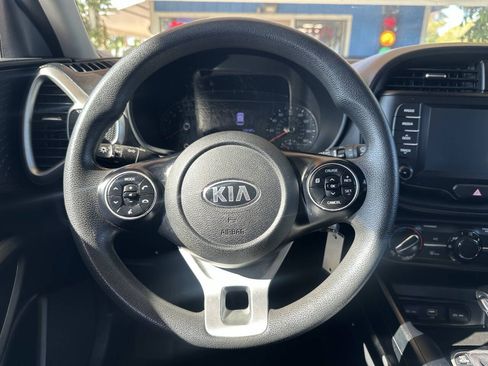Used 2020 Kia Soul S FWD image 17