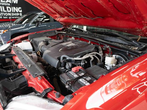 Used 2022 Toyota Tacoma SR AWD/4WD image 32