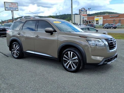 Used 2024 Nissan Pathfinder Platinum w/ Cargo Package image 10