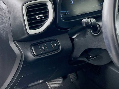 Certified 2023 Hyundai Venue SEL image 10