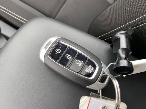 Used 2025 Hyundai Venue SEL image 41