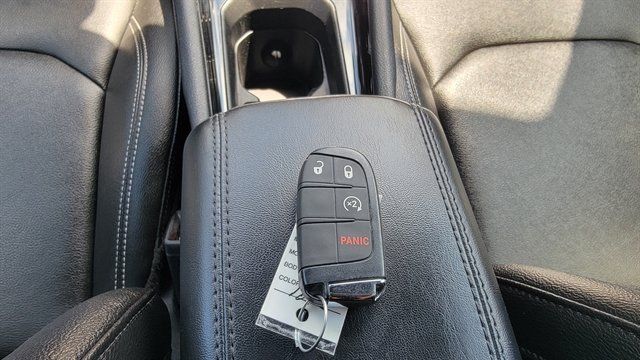 Used 2025 Jeep Compass Limited AWD/4WD image 17