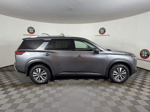 Used 2023 Nissan Pathfinder SL AWD/4WD image 17