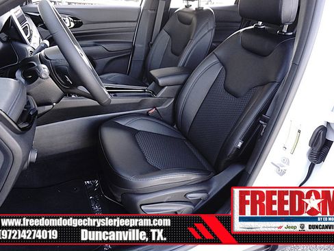 New 2026 Jeep Compass Latitude image 13