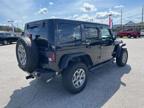 Used 2013 Jeep Wrangler Unlimited Rubicon w/ Dual Top Group AWD/4WD image 5