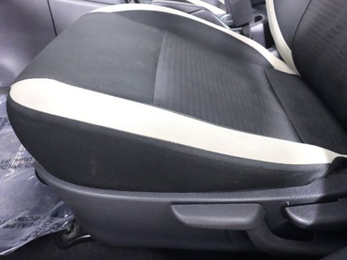 Used 2021 Nissan Versa SV FWD image 28