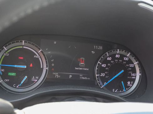 Used 2021 Toyota Highlander XLE AWD/4WD image 32