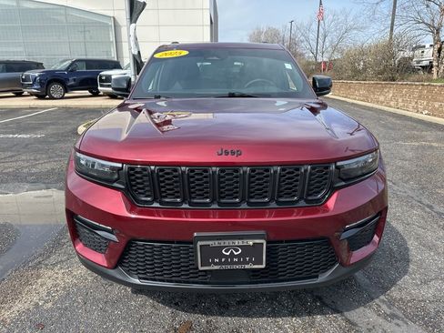 Used 2025 Jeep Grand Cherokee Limited w/ Black Appearance Package image 20
