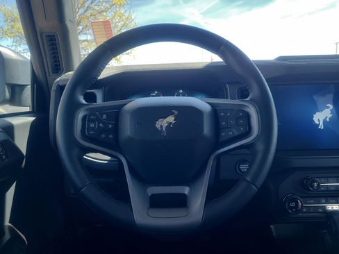 Used 2025 Ford Bronco Badlands image 9