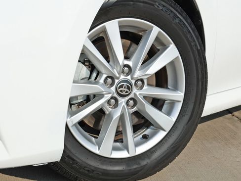 Used 2025 Toyota Camry LE FWD image 13