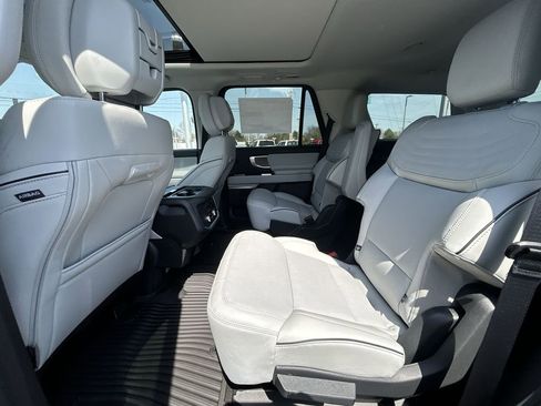 New 2026 Ford Expedition Platinum image 29