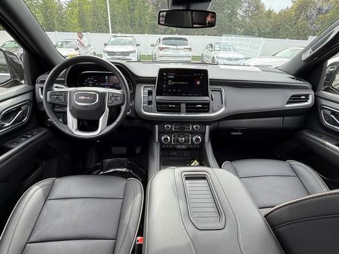 Used 2024 GMC Yukon XL SLT w/ SLT Premium Package AWD/4WD image 13