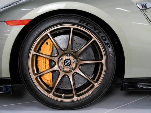 Used 2021 Nissan GT-R Premium AWD/4WD image 9