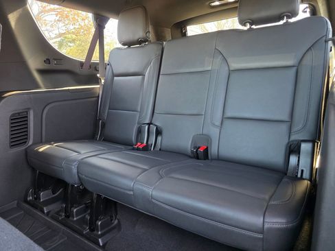 Used 2021 Chevrolet Suburban LT image 30