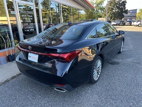 Used 2020 Toyota Avalon Limited image 7