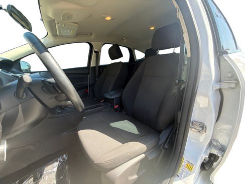 Used 2015 Ford Focus SE w/ SE Sport Package FWD image 10