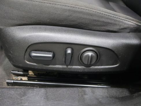 Used 2018 Chevrolet Malibu LT FWD image 12
