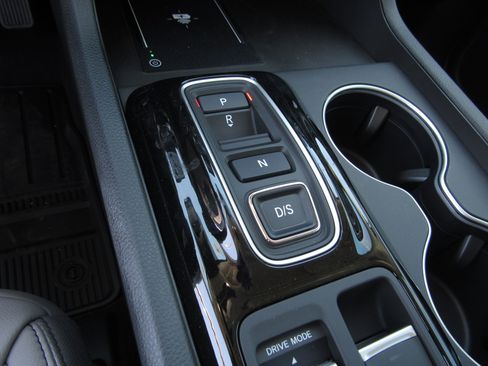 New 2025 Honda Pilot Touring image 21